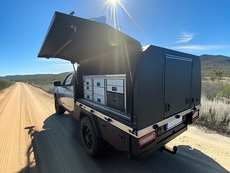 BulVet-Autoapotheke im Ausbau eines Pick-up
